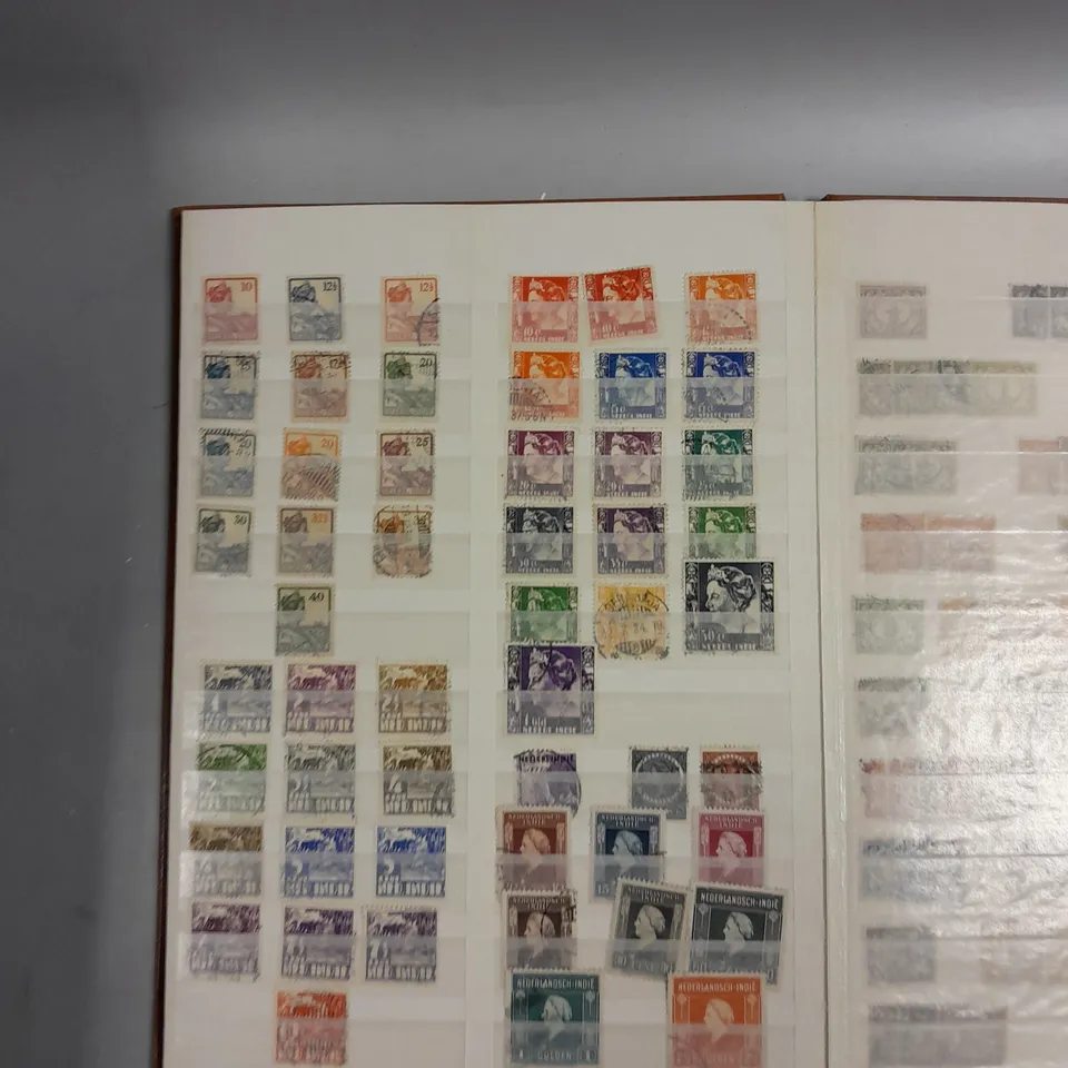 5 X COLLECTORS BOOKS OF NETHERLANDS STAMPS FROM VARIOUS YEARS 