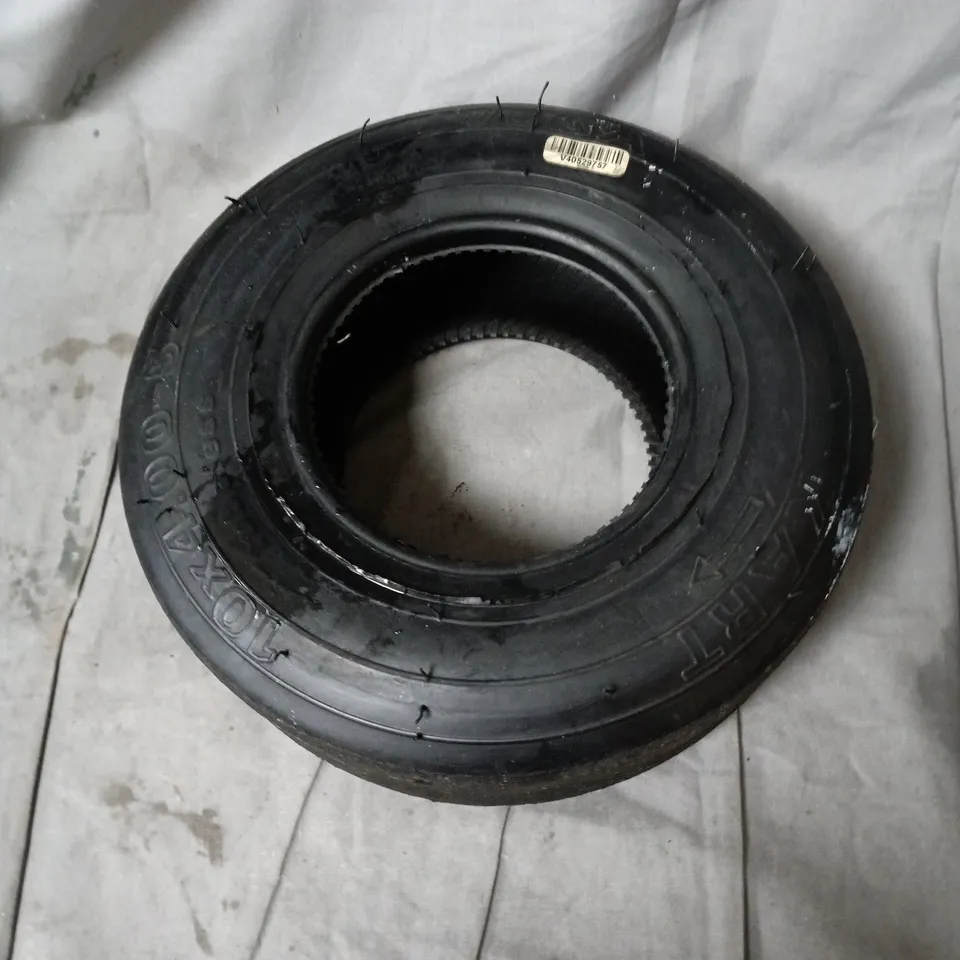 BOX OF ASSORTED AUTOMOTIVE ITEMS INCLUDING SINGLE SPEED CHAIN , KARTING TYRE AND CIGARETTE LIGHTER