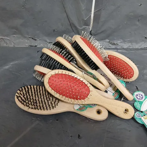 APPROXIMATELY 8 PET GROOMING BRUSH 