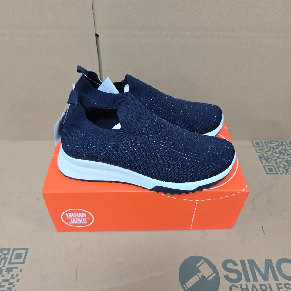 BOXED PAIR OF URBAN JACKS COCKTAIL TRAINERS IN NAVY - SIZE 5