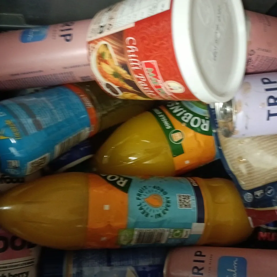 APPROXIMATELY 10 ASSORTED FOOD AND DRINK ITEMS TO INCLUDE GHOST, TRIP, IRN-BRU, ETC