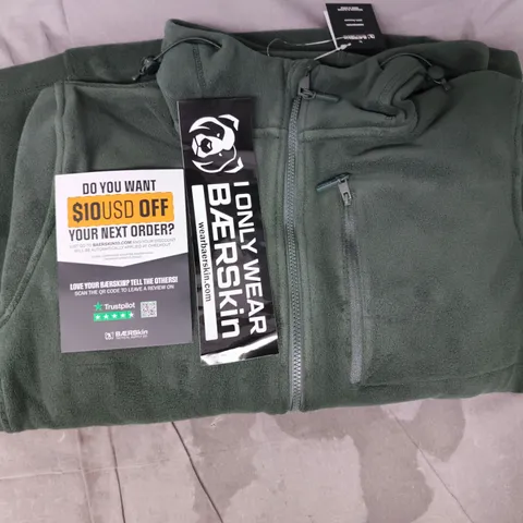 BAERSKIN FLEECE IN GREEN SIZE MEDIUM