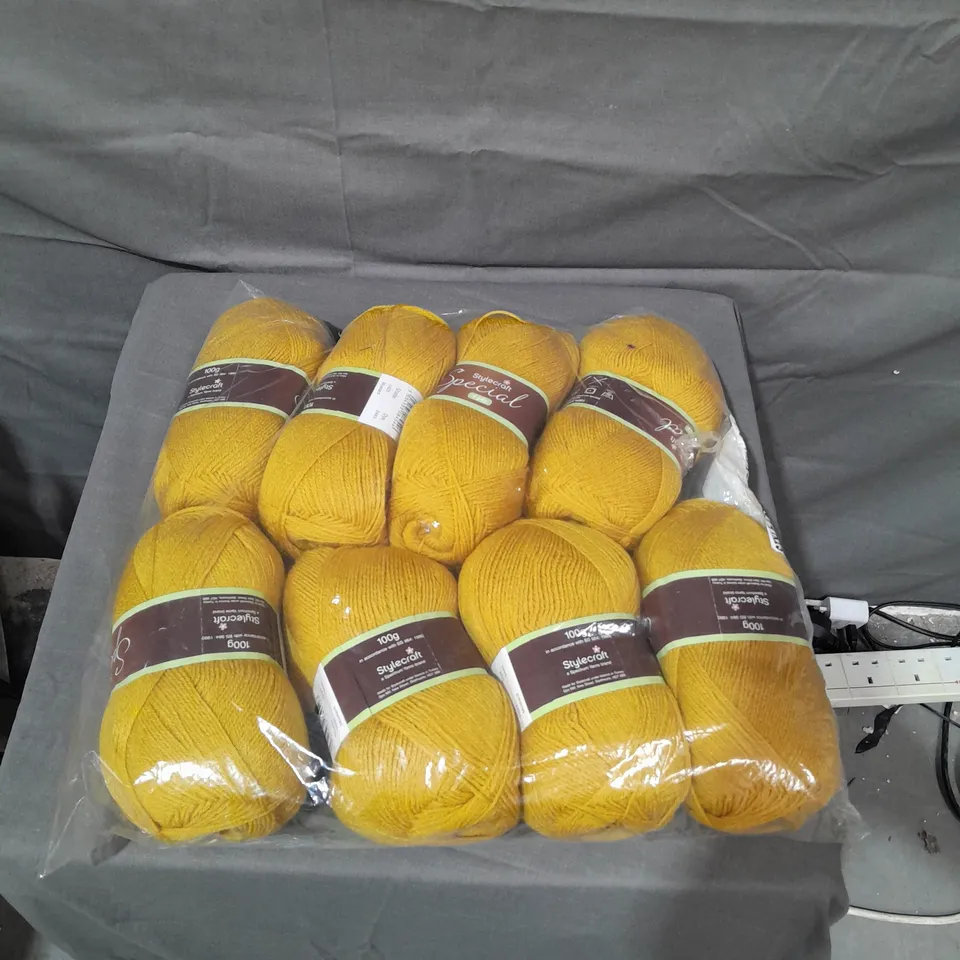 LOT OF APPROX 10 HOUSEHOLD ITEMS TO INCLUDE KITCHENWARE AND BEDDING