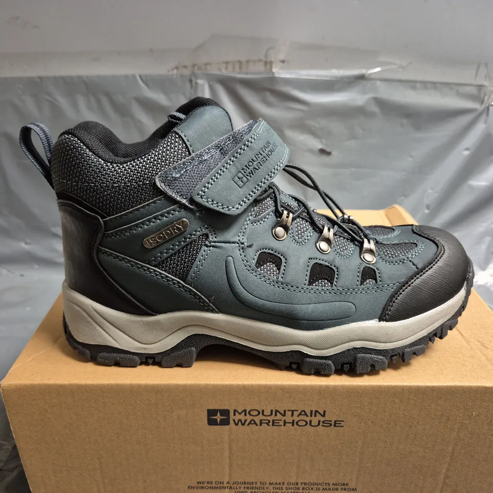 BOXED PAIR OF MOUNTAIN WAREHOUSE ADVENTURER WOMENS WATERPROOF ADAPTIVE WALKING BOOTS IN GREEN - UK 5 