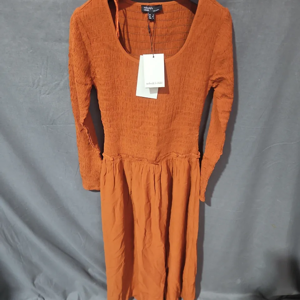 NOBODYS CHILD SORELLE SHIRRED MIDI DRESS IN RUST - UK 6