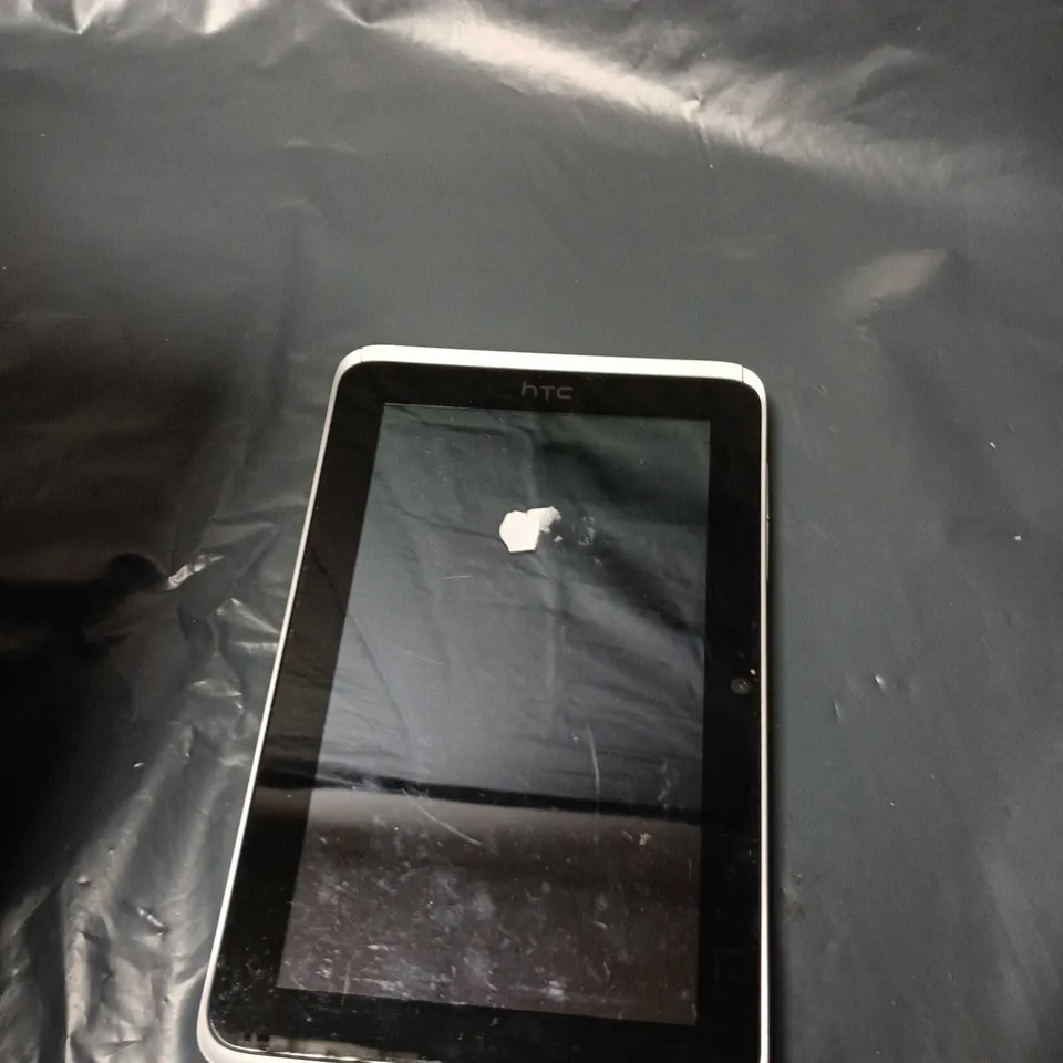 HTC TABLET  – SILVER BACK WITH WHITE CAMERA MODULE 