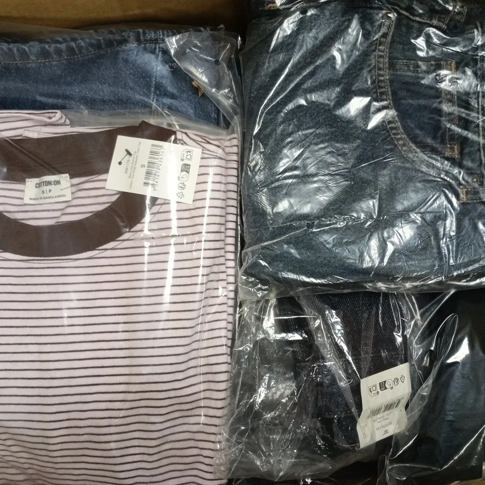 APPROXIMATELY 15 ASSORTED CLOTHING ITEMS IN VARIOUS SIZES, COLOURS & STYLES TO INCLUDE BOXY LONG SLEEVE TOP, 91 STRAIGHT JEAN, IZZY PLEATED SUITING PANT, ETC
