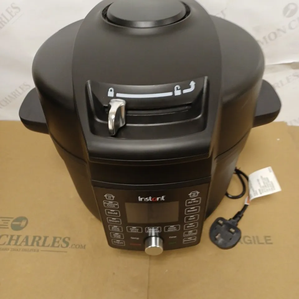 INSTANT POT DUO CRISP WITH ULTIMATE LID MULTI-COOKER AND AIR FRYER 