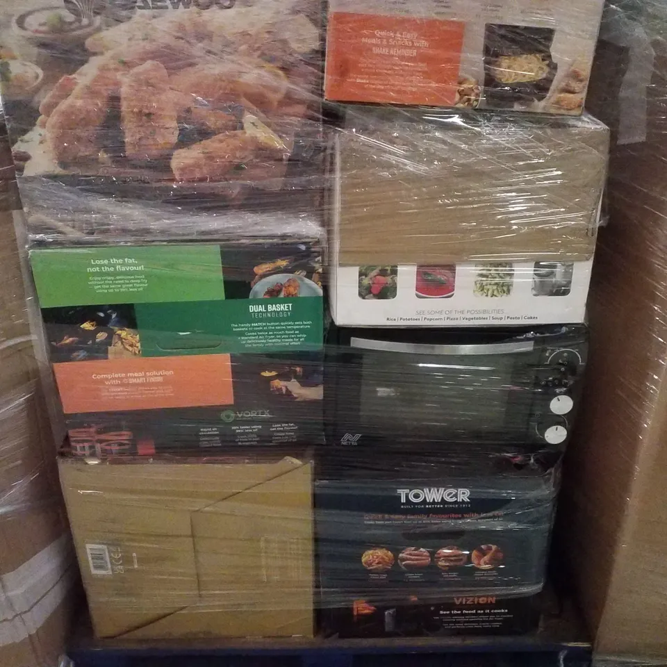PALLET CONTAINING ASSORTED ELECTRICAL PRODUCTS INCLUDING AIR FRYERS, FAN HEATERS, MICROWAVES & 2-IN-1 JUG BLENDER AND GRINDER
