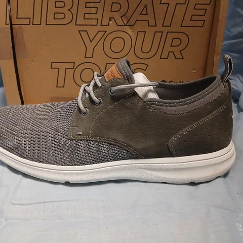 ROCKPORT MEN'S CH4928 KNIT LEATHER-UPPER SNEAKERS – GREY, US 10 / UK 9.5 / EUR 44