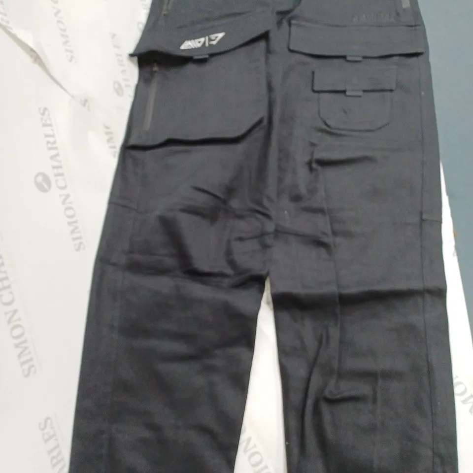 GYM SHARK COMBAT PANTS IN BLACK - M