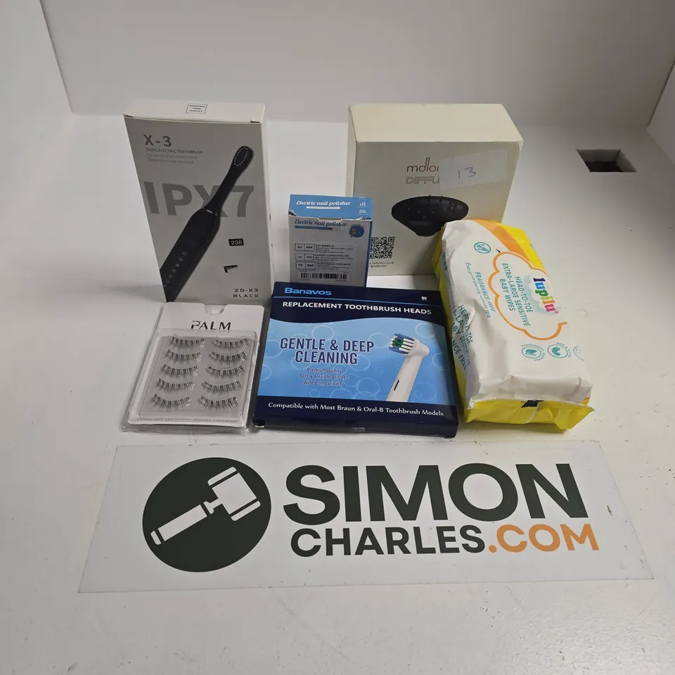 APPROXIMATELY 12 ASSORTED HEALTH & BEAUTY PRODUCTS TO INCLUDE BABY WIPES, IPX7 SONIC TOOTHBRUSH, NAIL POLISHER, ETC - COLLECTION ONLY