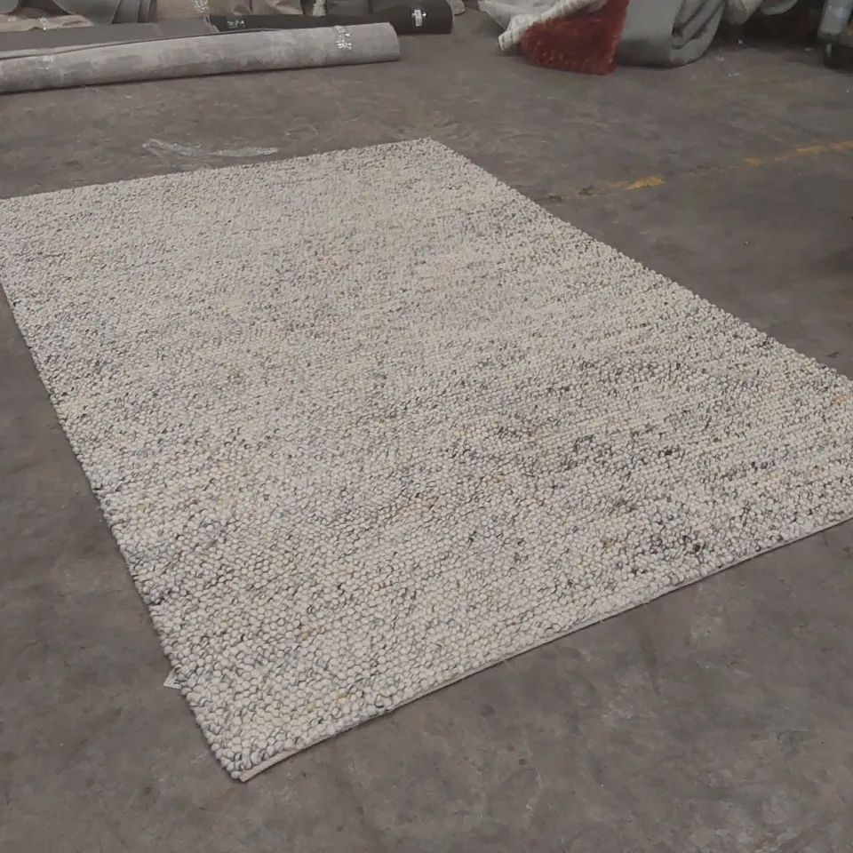 QUALITY DESIGNER AREA RUG - APPROXIMATELY 289 x 202cm