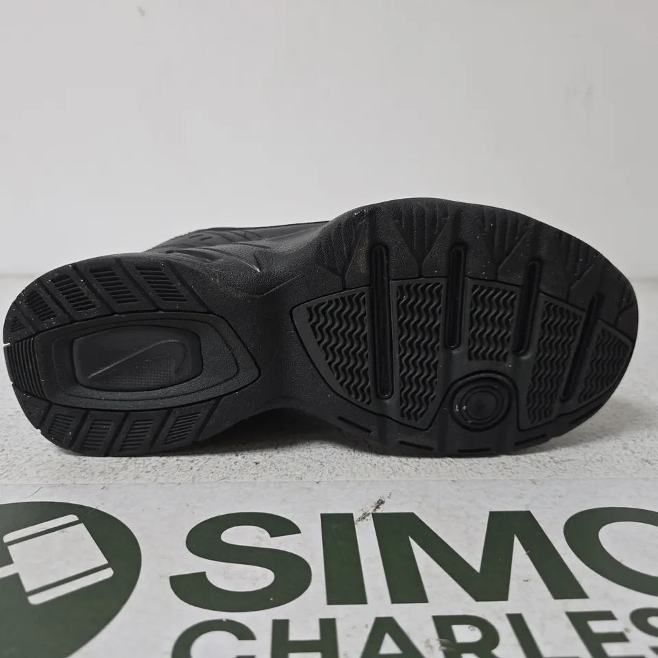 NIKE BLACK SNEAKER WITH SWOOSH – SIZE 6