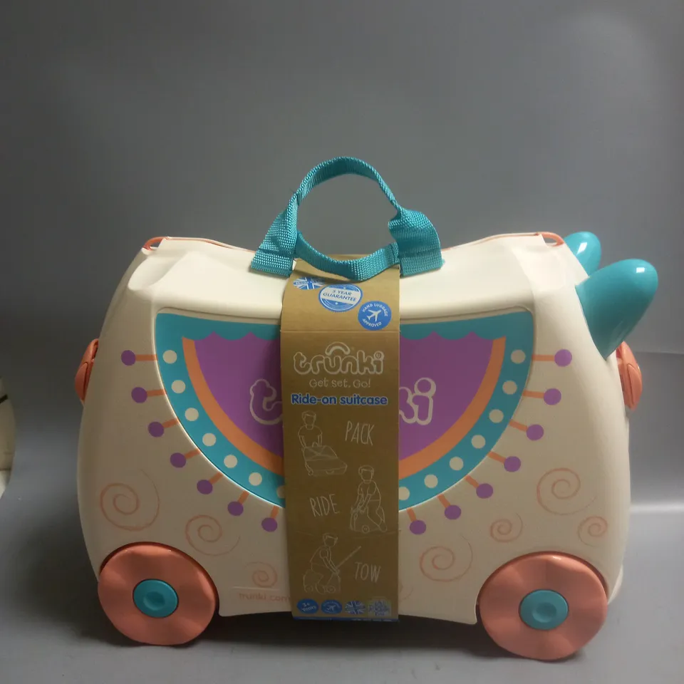 BOXED TRUNKI RIDE ON SUIT CASE 