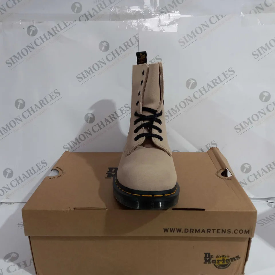 BOXED DR MARTINS 1460 PASCAL WARM SAND HIGH TOP - UK 5