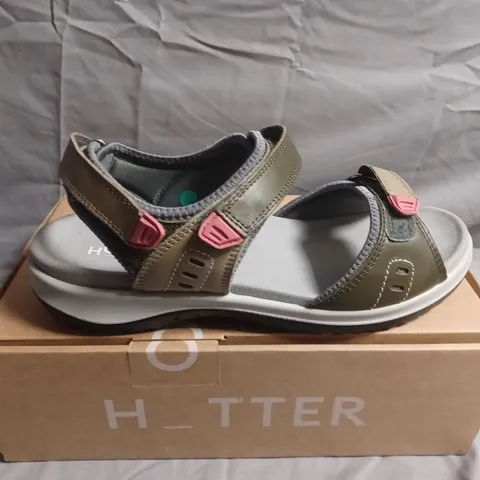 BOXED PAIR OF HOTTER OLIVE GREEN SANDALS WITH PINK ACCENTS – UK SIZE 7.5