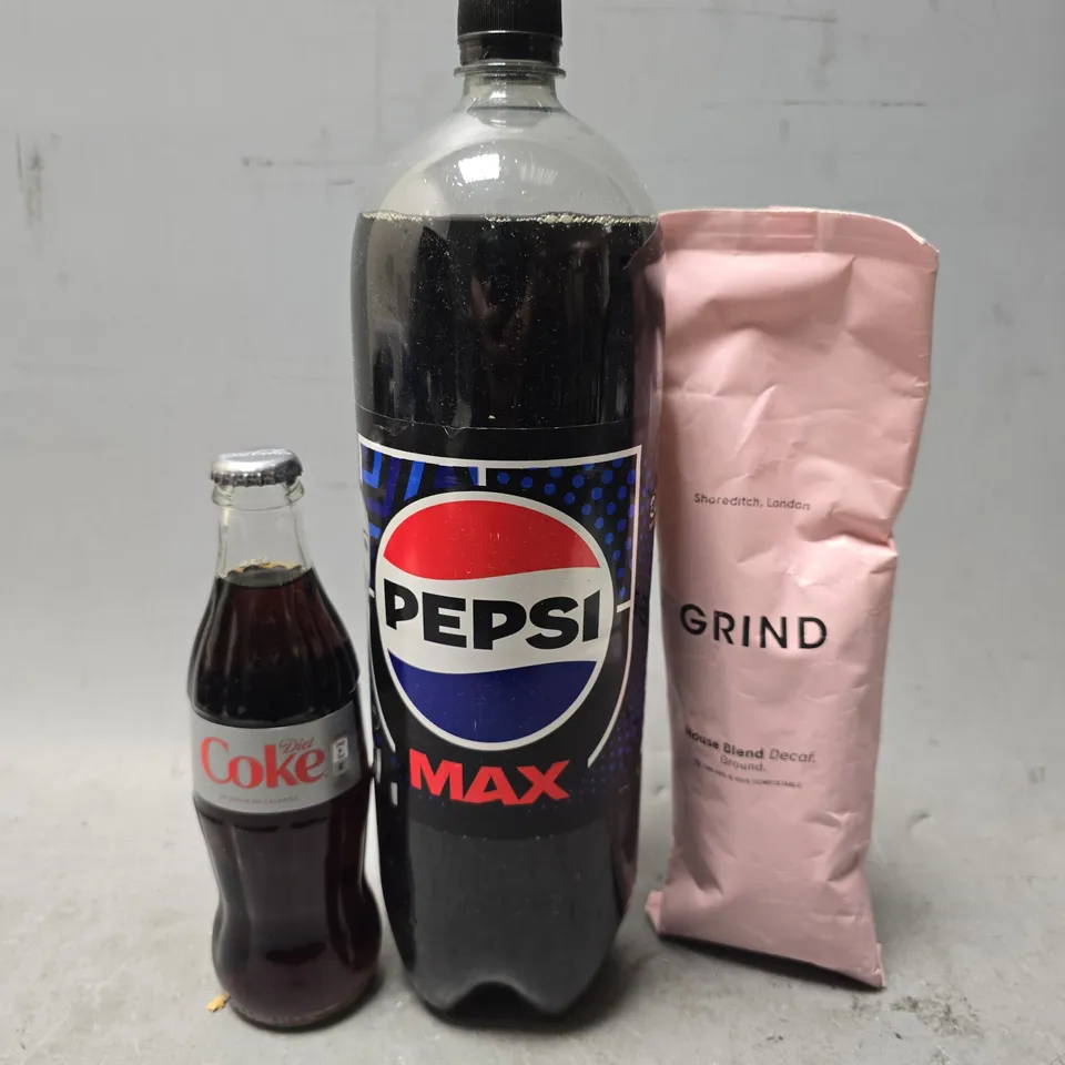 APPROXIMATELY 6 ASSORTED DRINKS ITEMS TO INCLUDE - PEPSI MAX , GRIND HOUSE BLEND DECAF GROUND , DIET COKE 