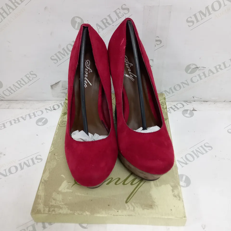 6 BOXED PAIRS OF SINLY WEDGE SHOES SIZE 37 