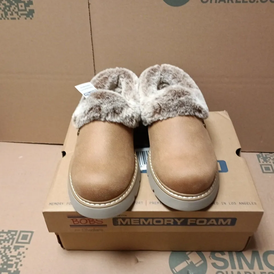 BOXED PAIR OF SKECHERS WOMEN'S KEEPSAKES LITE COZY BLEND SLIPPERS - UK 5