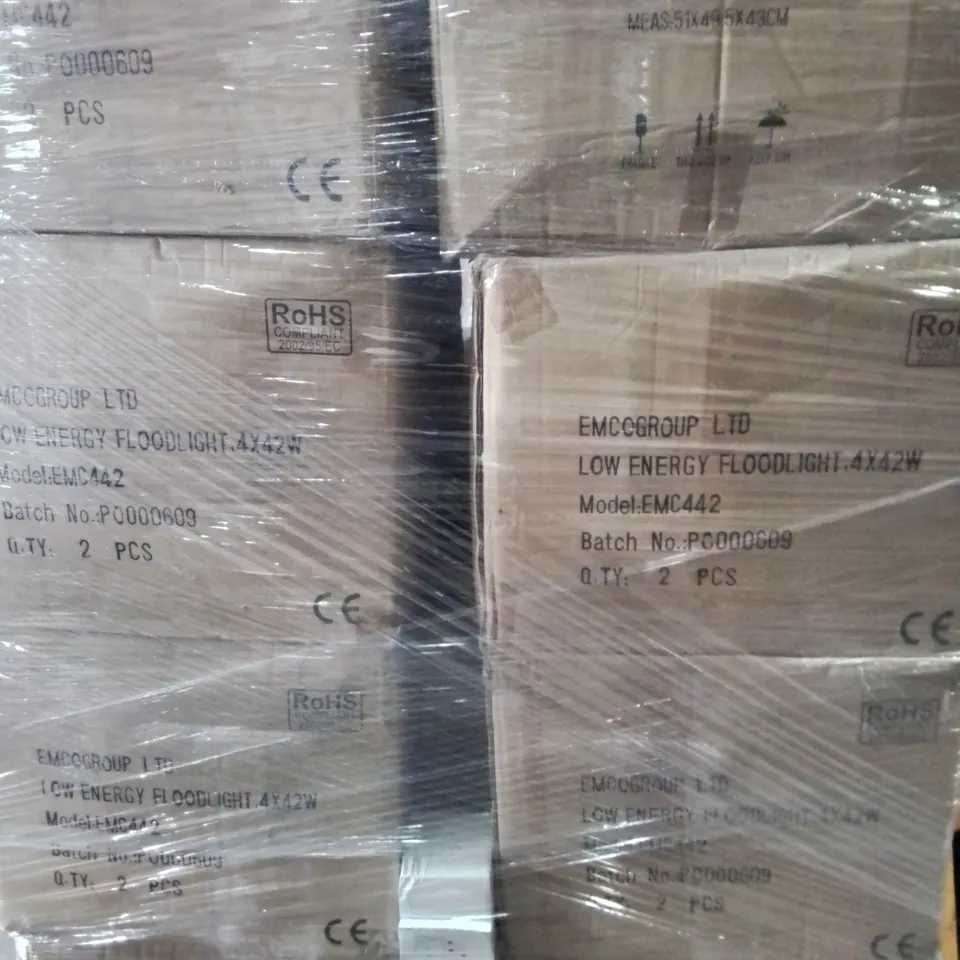 PALLET OF APPROXIMATELY 32 EMCOLITE LOW ENERGY FLOODLIGHTS - EMC442