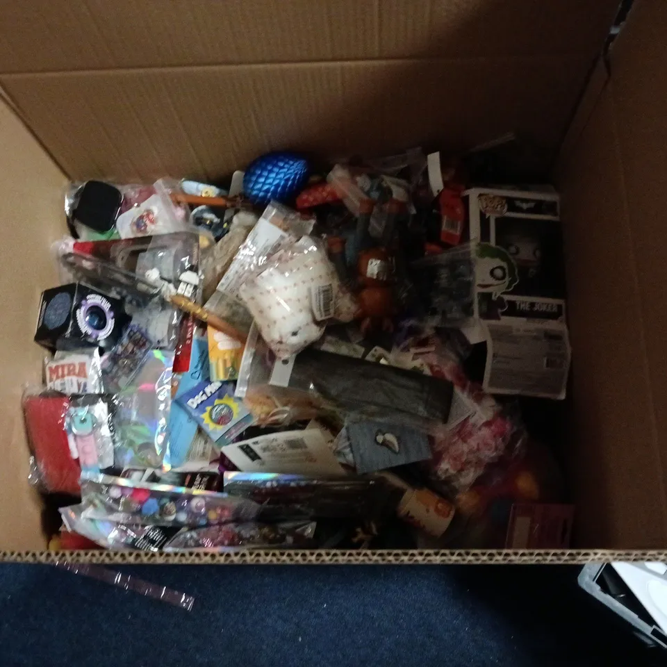 LARGE QUANTITY OF ASSORTED TOYS, CRAFTS AND PARTY ITEMS TO INCLUDE BALLOONS, CRAYONS AND PENCIL CASES