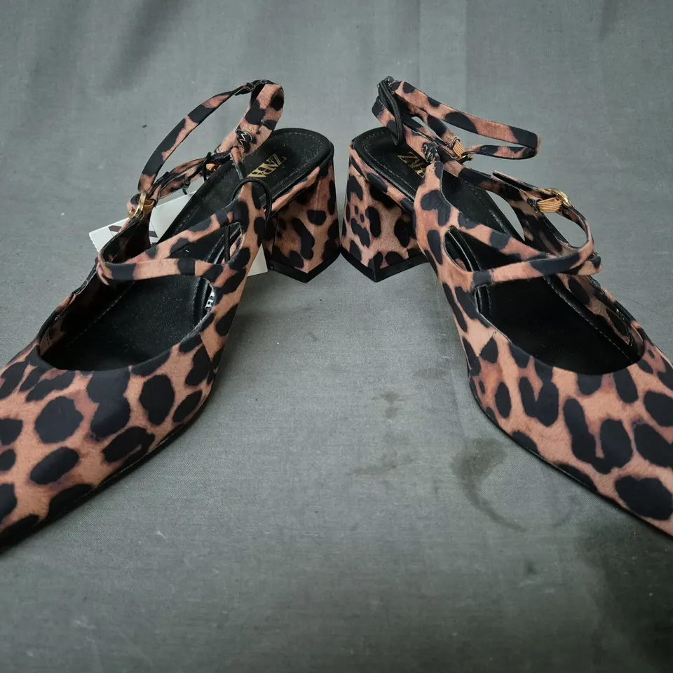 PAIR OF ZARA CLOSED TOE BLOCK HEEL SHOES IN LEOPARD PRINT UK SIZE 4