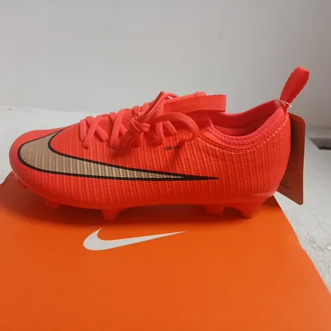 NIKE JR VAPOR 17 ACADEMY FG/MG FOOTBALL BOOTS – UK KIDS 12.5 (EU 31) – ORANGE