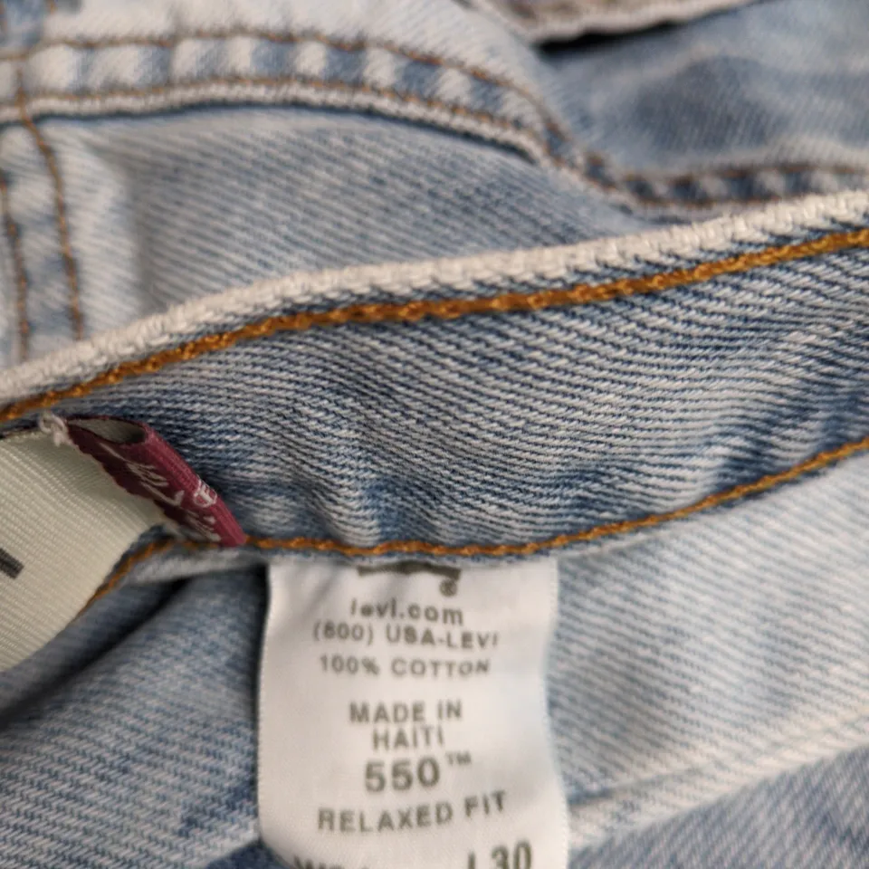 LEVI'S 550 RELAXED FIT JEANS – LIGHT WASH, UK 34 (W34/L30)
