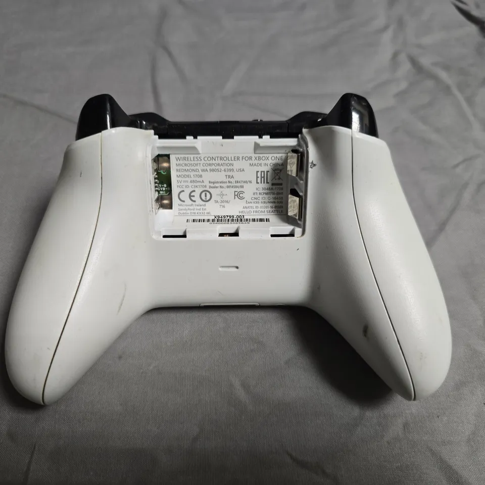 MICROSOFT WIRELESS CONTROLLER IN WHITE FOR XBOX ONE