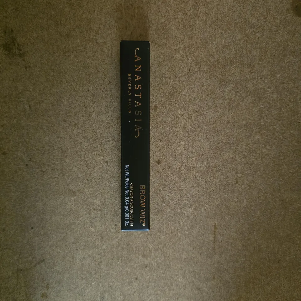 ANASTASIA BEVERLY HILLS BROW WIZ EYEBROW PENCIL – SOFT BROWN