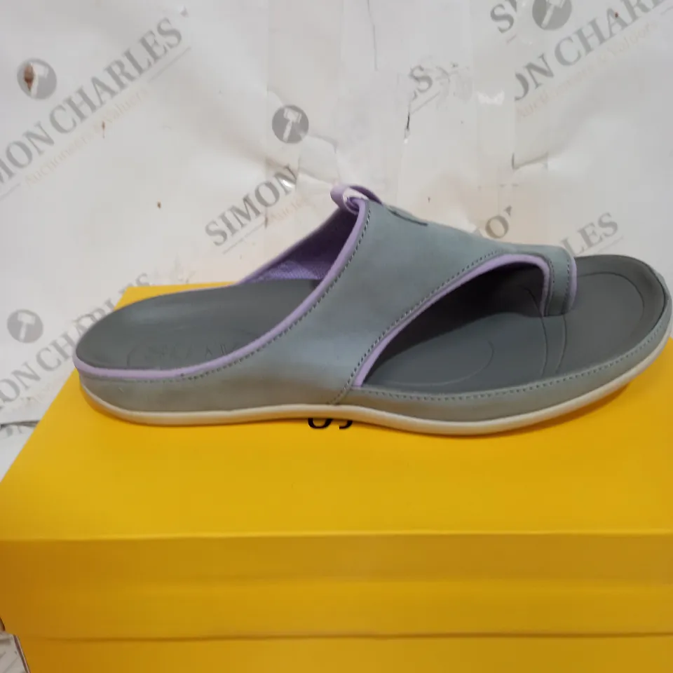 BOXED STRIVE GREY PINKSTRIPE SANDALS SIZE 7