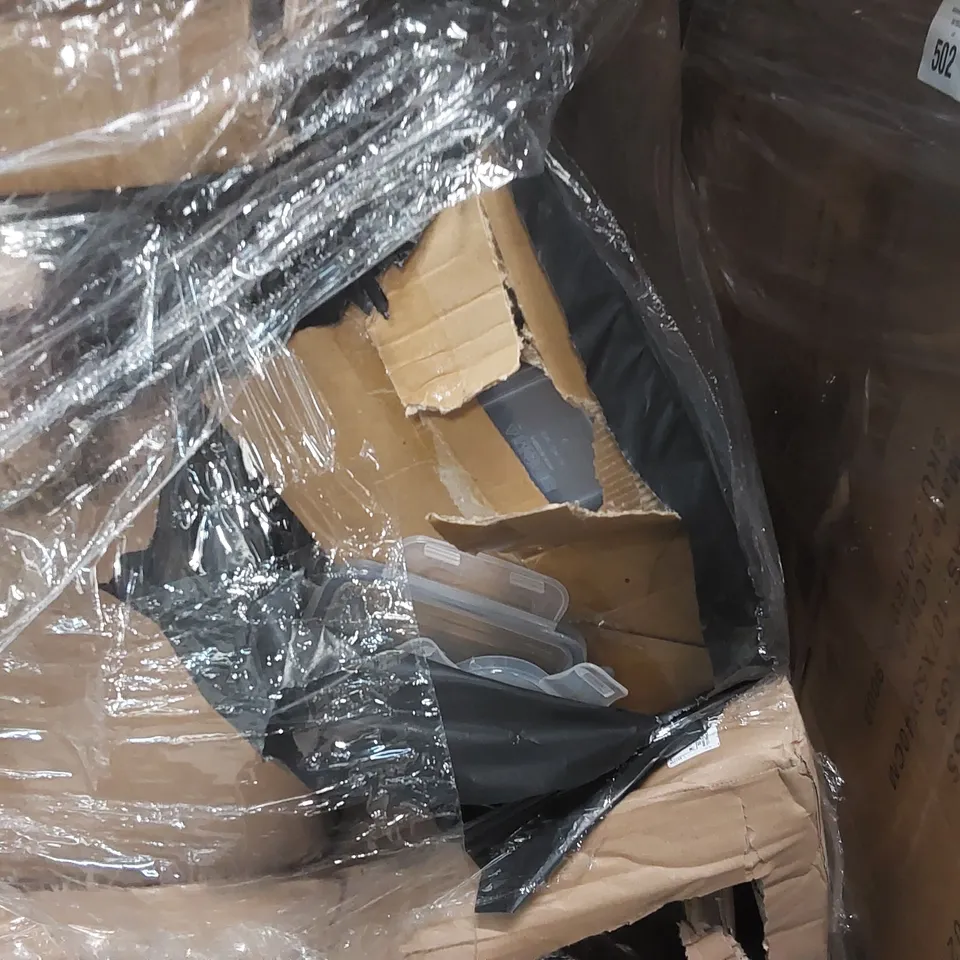 PALLET OF ASSORTED ITEMS INCLUDING: SILVER CREST BLENDER, FAT BALLS, PLASTIC CONTAINERS ECT
