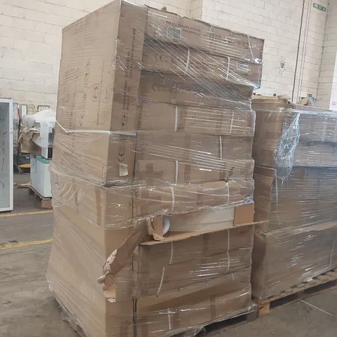 PALLET CONTAINING A LARGE QUANTITY OF SHOWER TRAYS