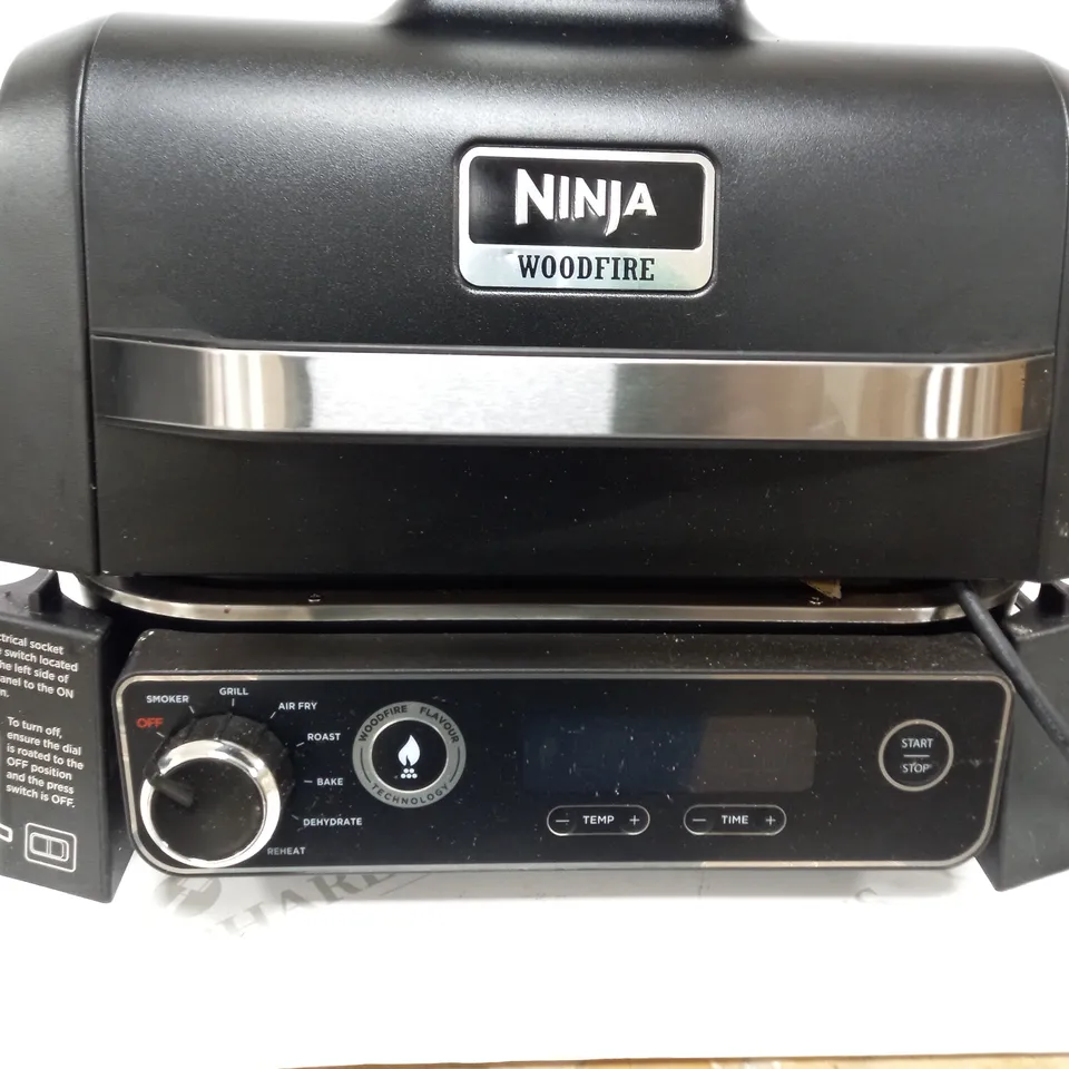 BOXED NINJA WOODFIRE ELECTRIC BBQ GRILL & SMOKER OG701UKQ