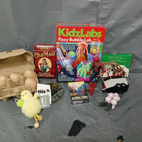 TOTE OF ASSORTED TOYS AND ACCESSORIES TO INCLUDE; KIDZ LABS FIZZY BUBBLE LABS, OLD MAID CLASSIC CARD GAMES AND SPIDERMAN FIGURE
