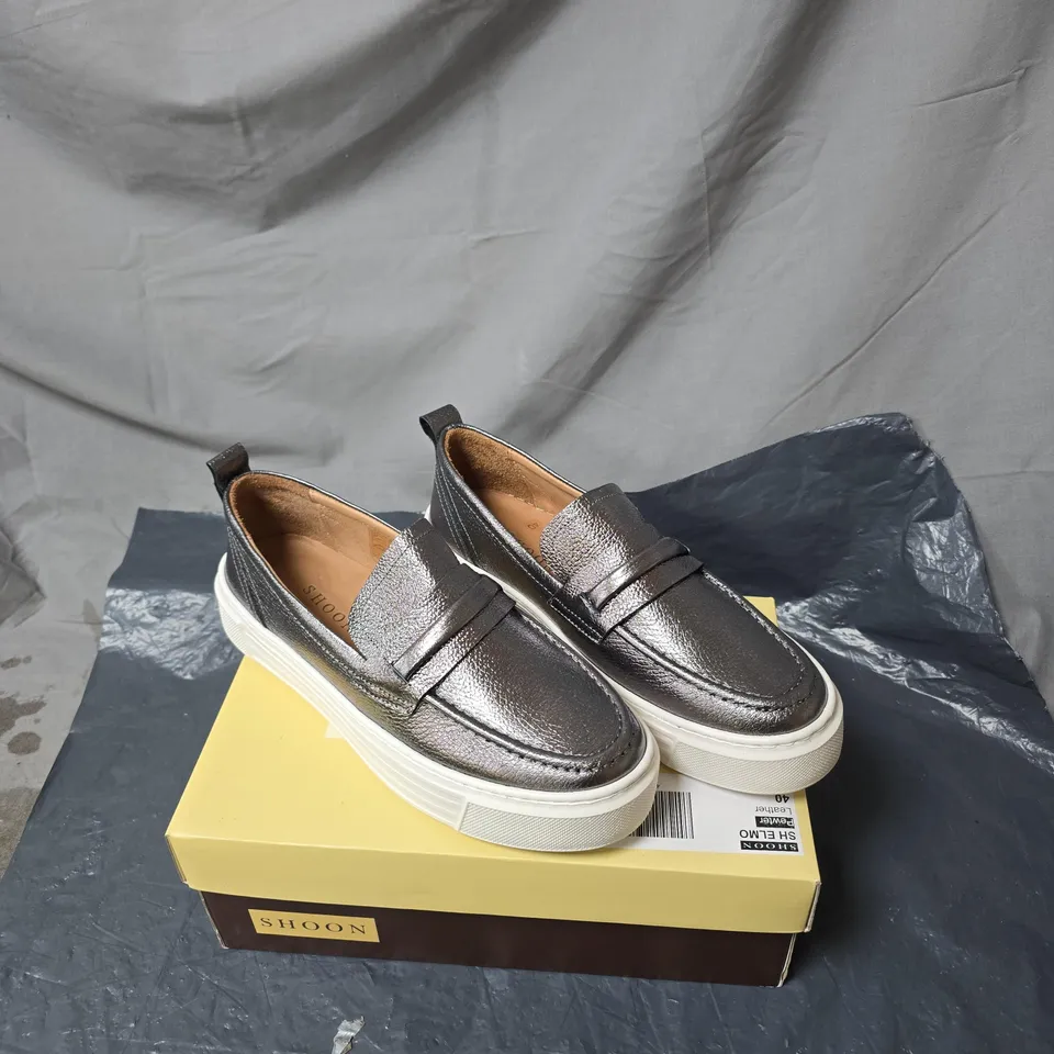 SHOON WOMEN'S METALLIC GREY LEATHER SLIP-ON LOAFERS – BOXED SIZE 40