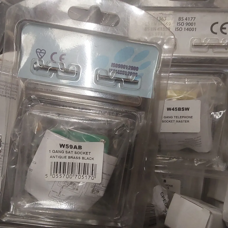 LOT CONTAINING A VERY LARGE QUANTITY OF ASSORTED LIGHT SWITCHES ECT