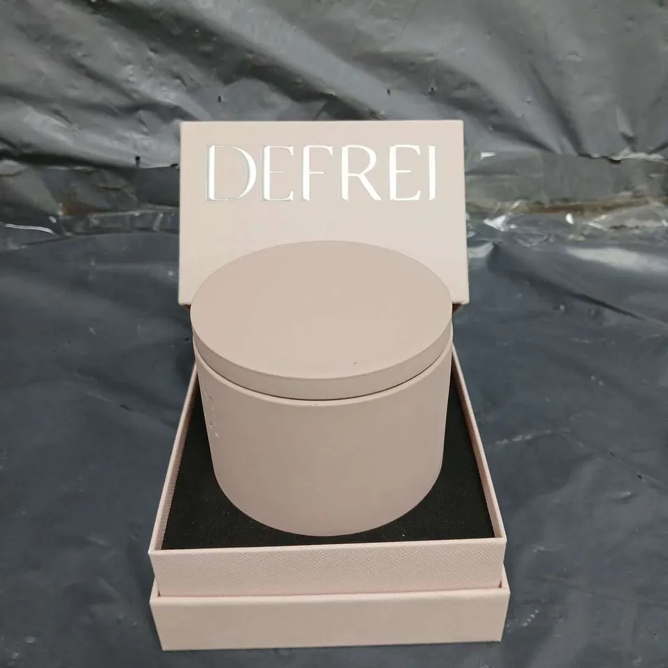 DEFREI PLUM, HONEYSUCKLE AND AMBER SCENTED CANDLE