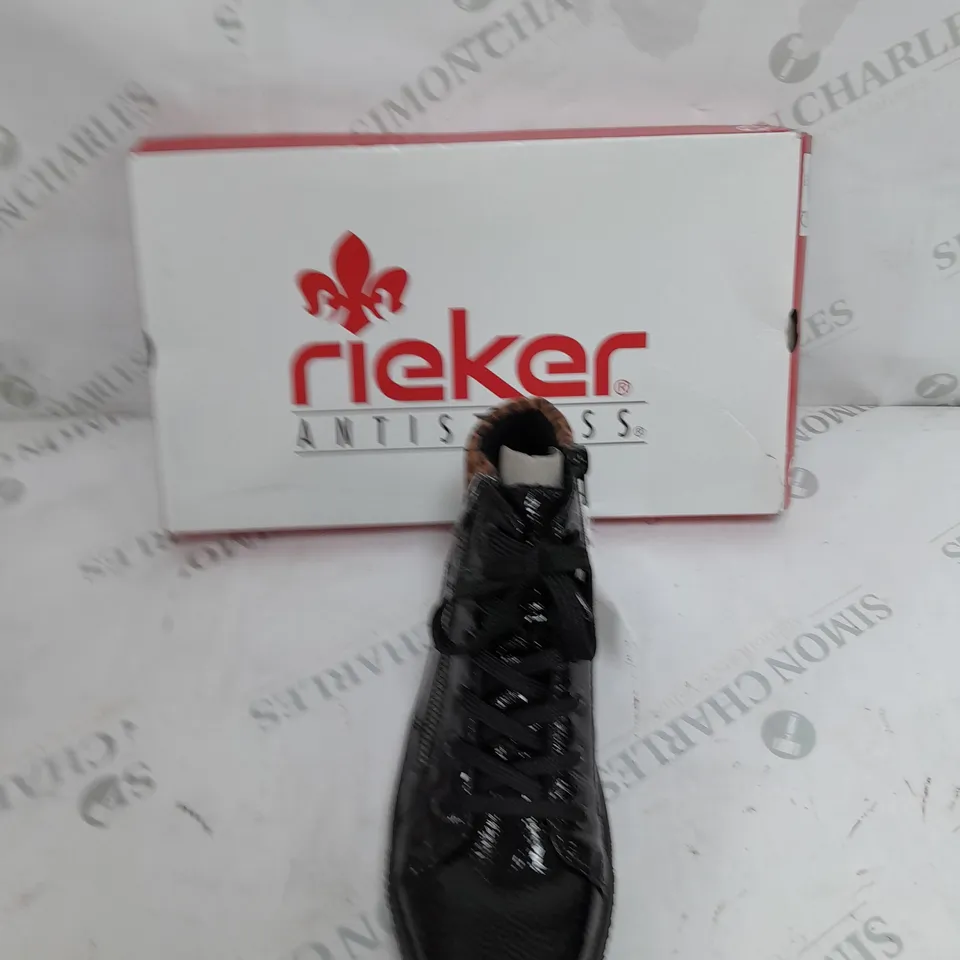 BOXED PAIR OF RIEKER HIGH TOP TRAINERS IN BLACK SIZE 6