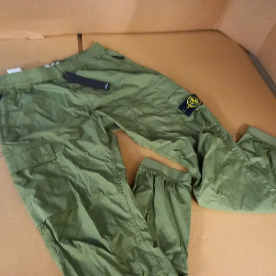 STONE ISLAND GREEN LIGHT WEIGHT PANTS - W32