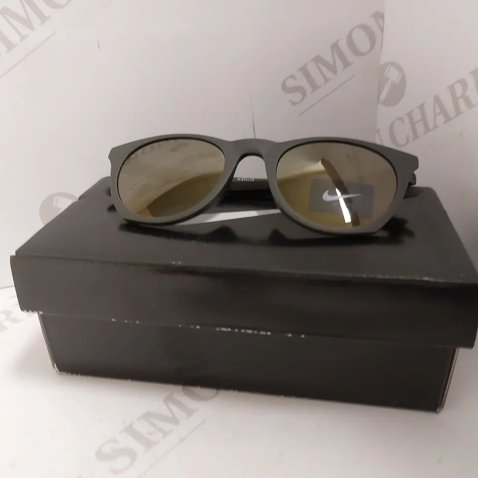 BOXED NIKE HORIZAN ESSENTIAL SUNGLASSES