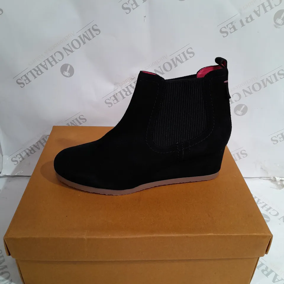 BOXED PAIR OF WHITE STUFF ISSY SUEDE WEDGE BOOTS IN black - UK SIZE 6