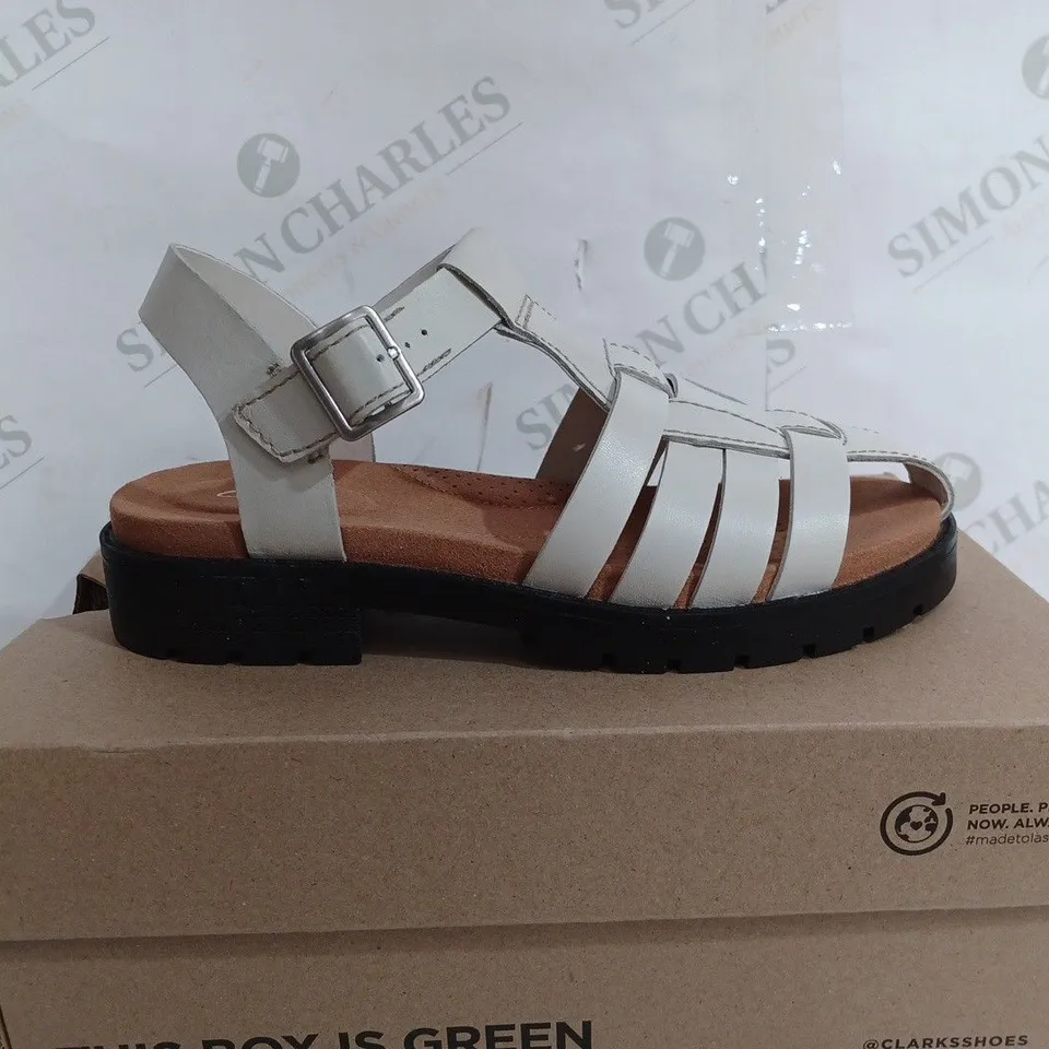 CLARKS ORINOCO BAND IN WHITE - UK 4 