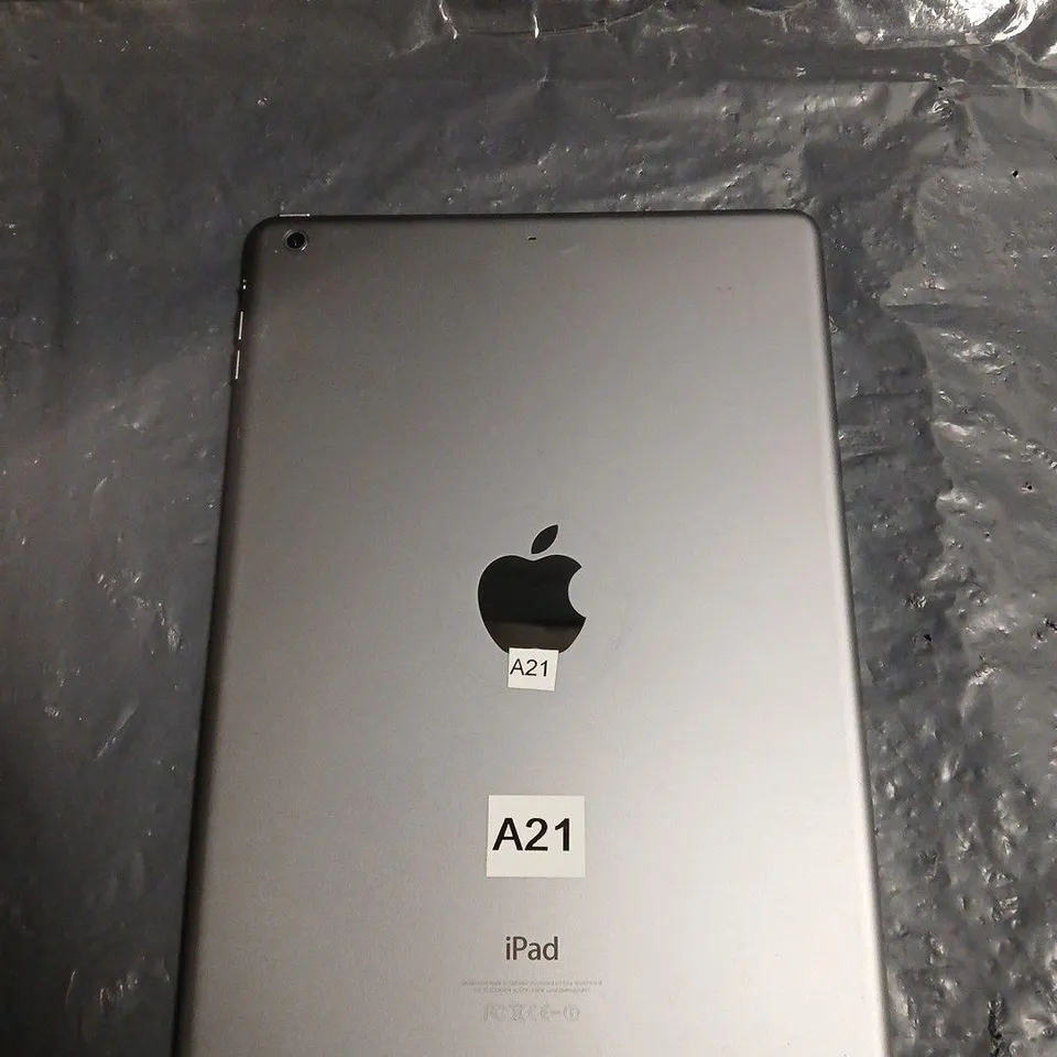 APPLE IPAD AIR 1ST GEN  TABLET – SILVER - MODEL A1474