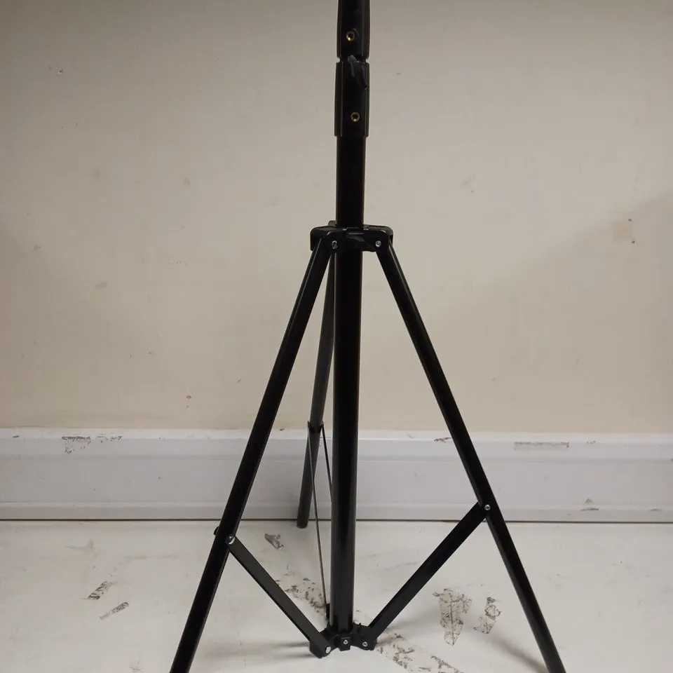 BOXED MULTI FUNCTIONAL TRIPOD.