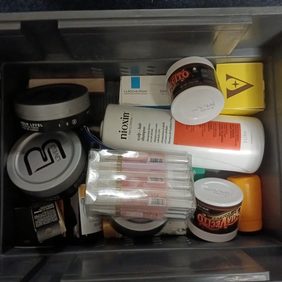 APPROXIMATEY 20 ASSORTED HEALTH AND BEAUTY PRODUCTS TO INCLUDE - VENUS GILLETTE RAZOR - SPIDER WAX HAIR WAX AND RITUALS SHAMPOO