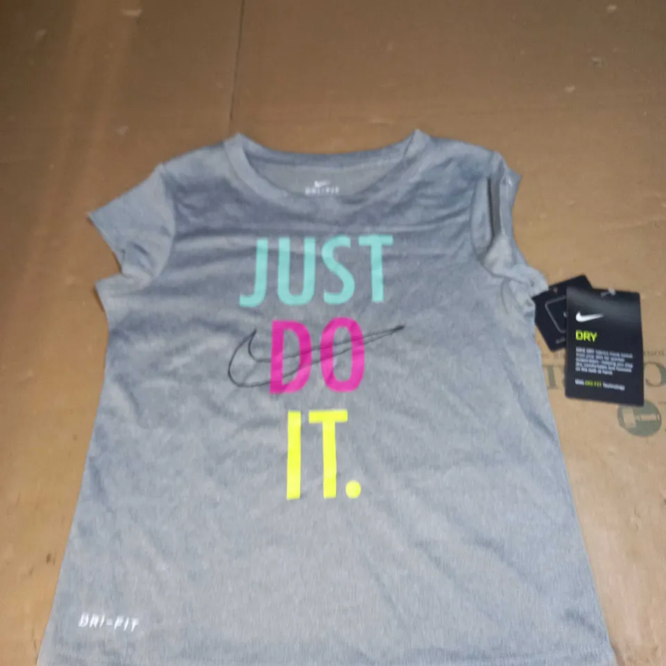 KIDS NIKE JUST DO IT T-SHIRT SIZE 6-7 YEARS