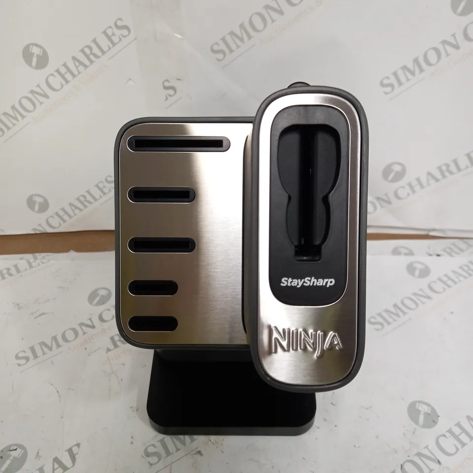 BOXED NINJA FOODI STAYSHARP 5 PIECE KNIFE BLOCK WITH INTEGRATED SHARPENER K32005UK