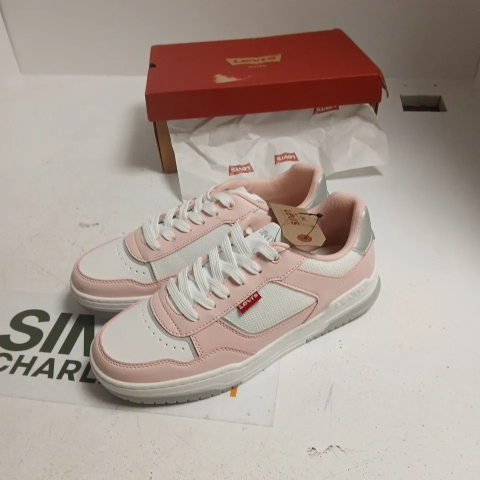 LEVI'S JOHN SER SNEAKERS – PINK & WHITE, UK 6 (EU 39 / US 7)